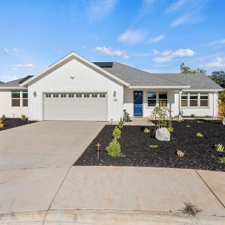 Newly Built Murphys Modern Retreat Exterior photo