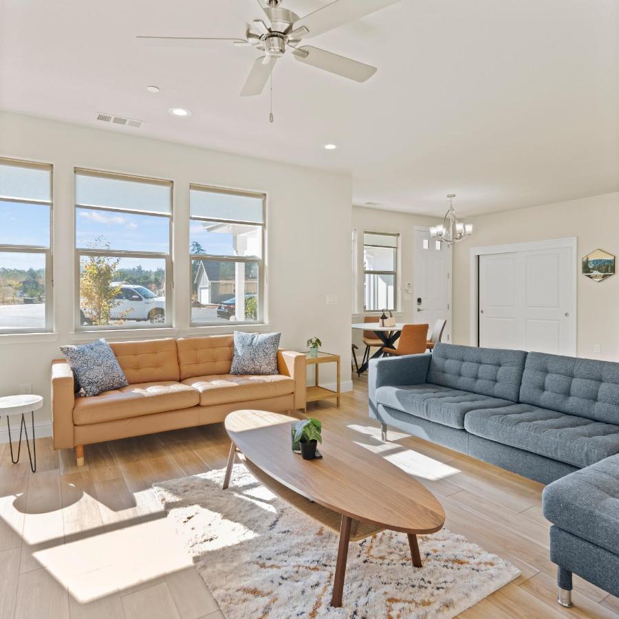 Newly Built Murphys Modern Retreat Exterior photo