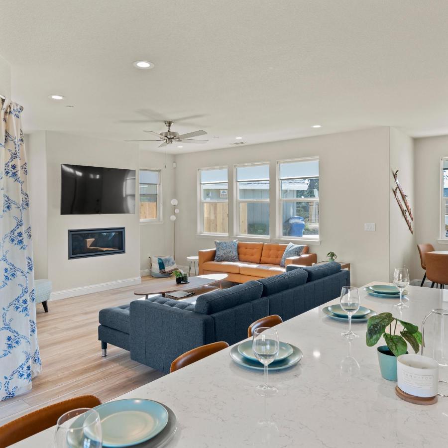 Newly Built Murphys Modern Retreat Exterior photo