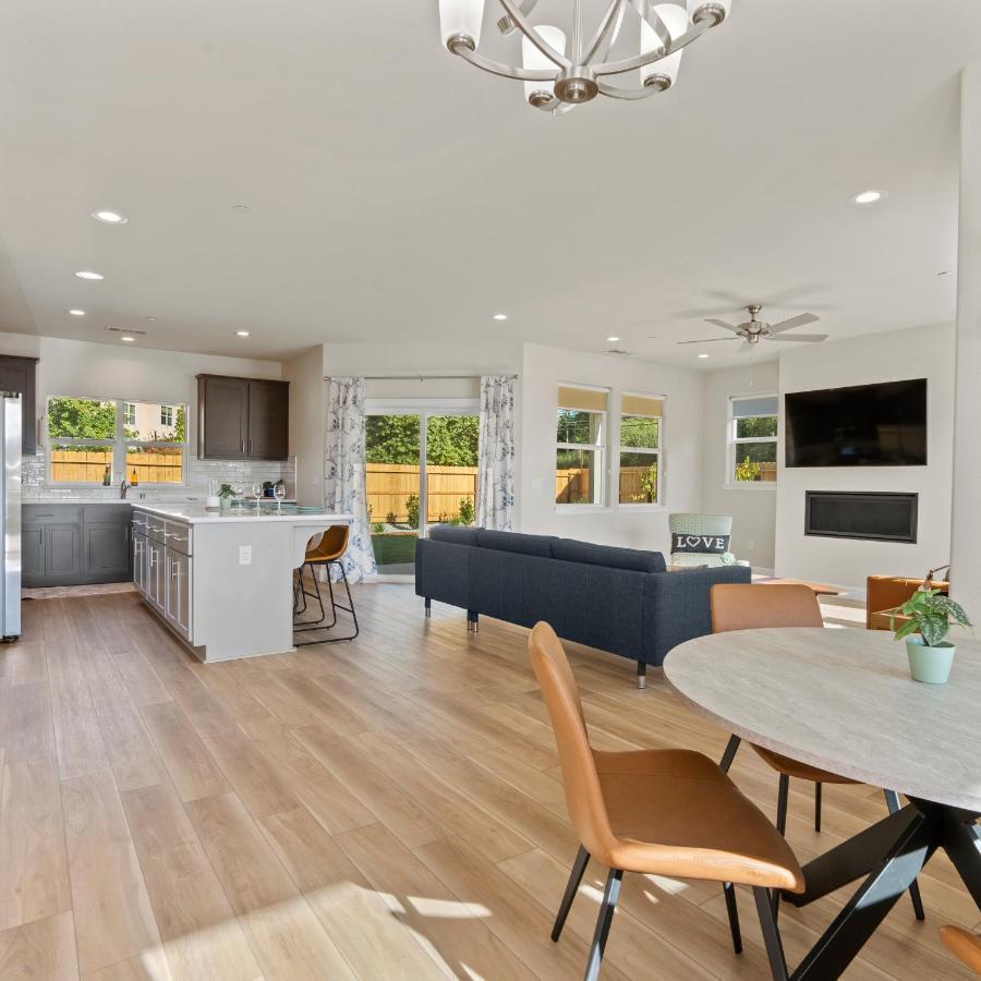 Newly Built Murphys Modern Retreat Exterior photo