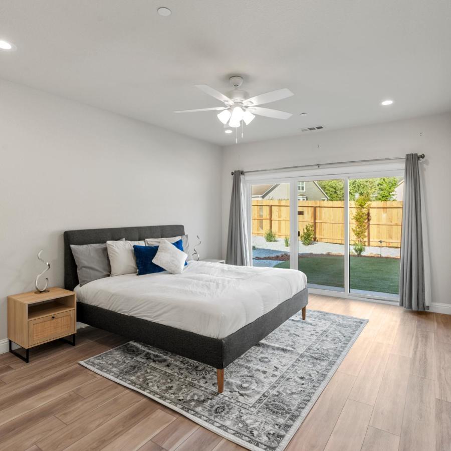 Newly Built Murphys Modern Retreat Exterior photo